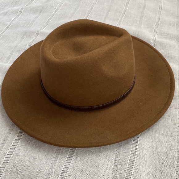 olive and pique Accessories - Olive and Pique brown wool felt hat.